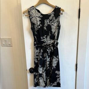 Black and White Sleeveless Sheath Midi Dress